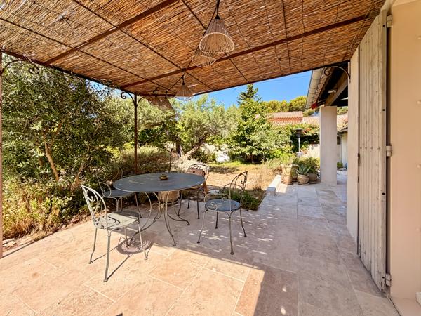 VENTABREN – MAISON DE PLAIN-PIED 3 CHAMBRES AVEC PISCINE, JARDIN ET VUE NATURE