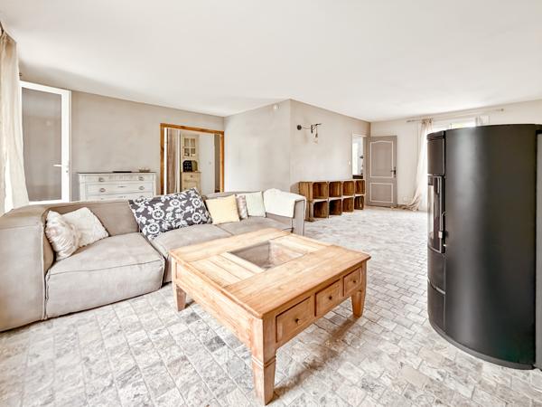 VENTABREN – MAISON DE PLAIN-PIED 3 CHAMBRES AVEC PISCINE, JARDIN ET VUE NATURE