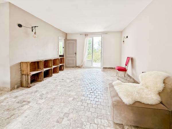 VENTABREN – MAISON DE PLAIN-PIED 3 CHAMBRES AVEC PISCINE, JARDIN ET VUE NATURE