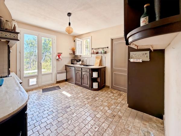 VENTABREN – MAISON DE PLAIN-PIED 3 CHAMBRES AVEC PISCINE, JARDIN ET VUE NATURE