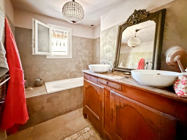 VENTABREN – MAISON DE PLAIN-PIED 3 CHAMBRES AVEC PISCINE, JARDIN ET VUE NATURE