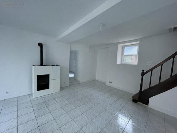 Maison à louer à Nuillé-sur-Vicoin en Mayenne (53970), ref : 53032-L322