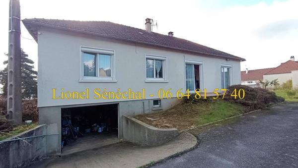 Terrain à bâtir entièrement plat de plus de 3 000 m2 avec une maison de 95 m2 avec travaux à prévoir