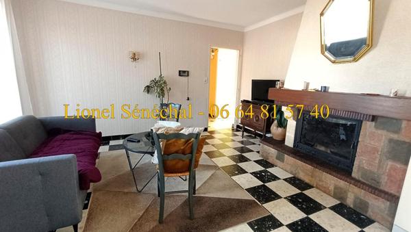 Terrain à bâtir entièrement plat de plus de 3 000 m2 avec une maison de 95 m2 avec travaux à prévoir