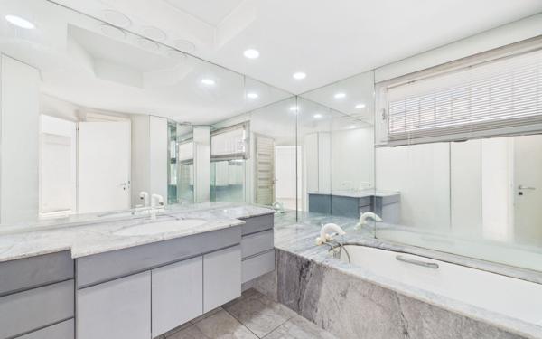 Appartement à vendre    3 pièces • 148,14 m2 Strasbourg