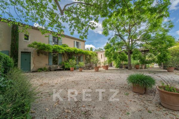 Mas provençal de caractère avec piscine et parc paysager à vendre à Saint-Rémy-de-Provence