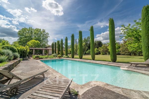 Mas provençal de caractère avec piscine et parc paysager à vendre à Saint-Rémy-de-Provence