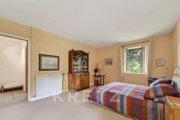 Mas provençal de caractère avec piscine et parc paysager à vendre à Saint-Rémy-de-Provence
