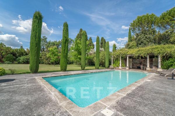 Mas provençal de caractère avec piscine et parc paysager à vendre à Saint-Rémy-de-Provence