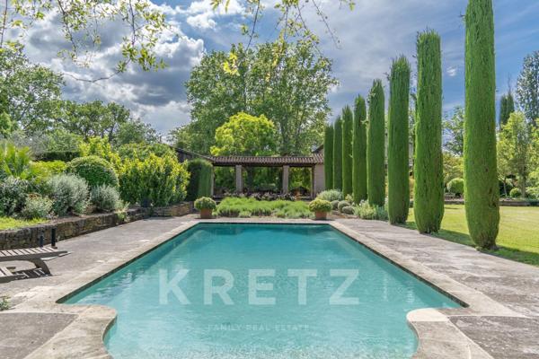 Mas provençal de caractère avec piscine et parc paysager à vendre à Saint-Rémy-de-Provence