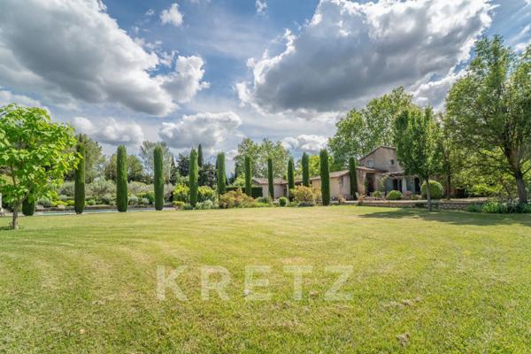 Mas provençal de caractère avec piscine et parc paysager à vendre à Saint-Rémy-de-Provence