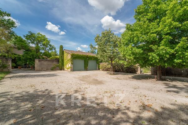 Mas provençal de caractère avec piscine et parc paysager à vendre à Saint-Rémy-de-Provence