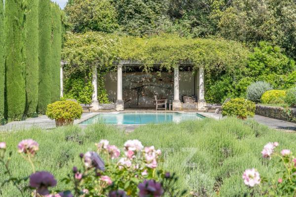 Mas provençal de caractère avec piscine et parc paysager à vendre à Saint-Rémy-de-Provence