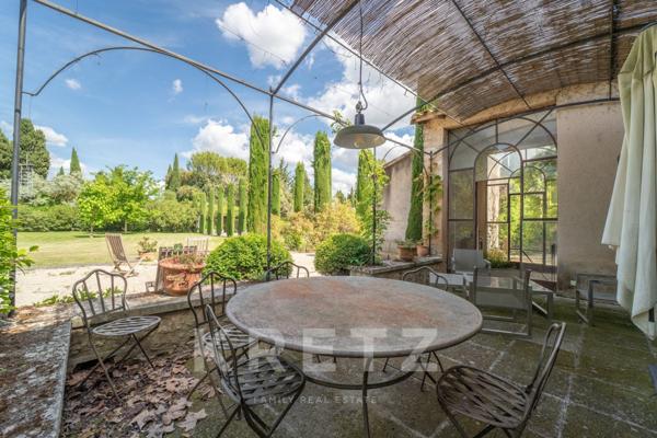 Mas provençal de caractère avec piscine et parc paysager à vendre à Saint-Rémy-de-Provence
