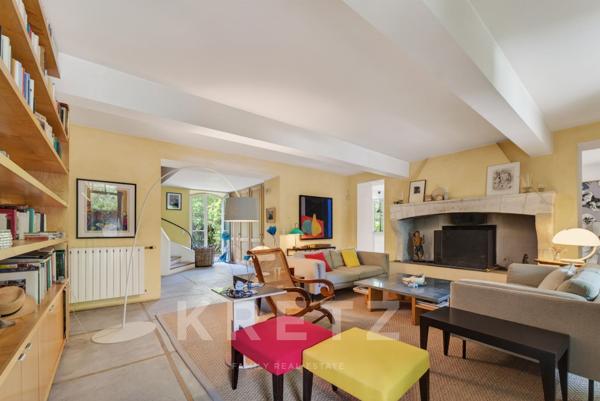 Mas provençal de caractère avec piscine et parc paysager à vendre à Saint-Rémy-de-Provence