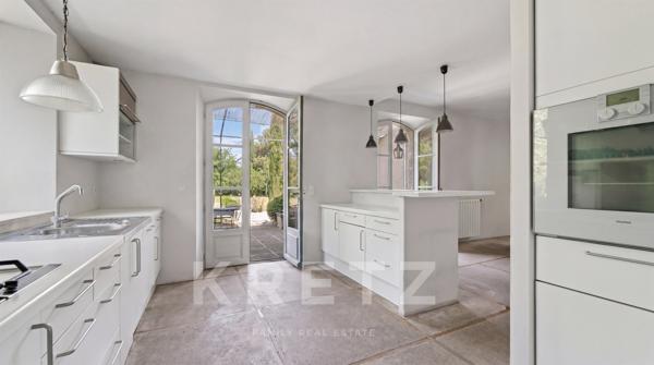 Mas provençal de caractère avec piscine et parc paysager à vendre à Saint-Rémy-de-Provence