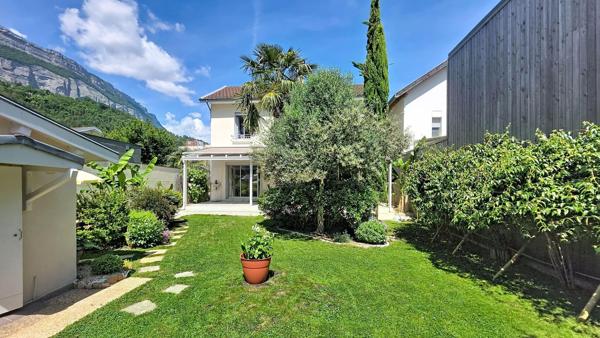 Corenc Montfleury très jolie maison années 30 entièrement rénovée.