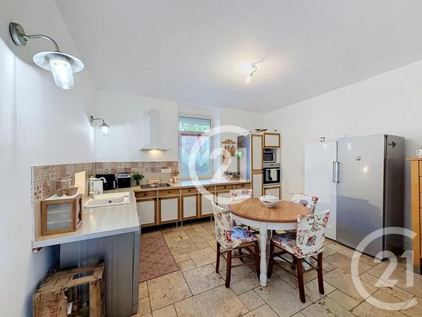 Maison à vendre  4 pièces - 146,77 m 2   SALIN DE GIRAUD  - 13