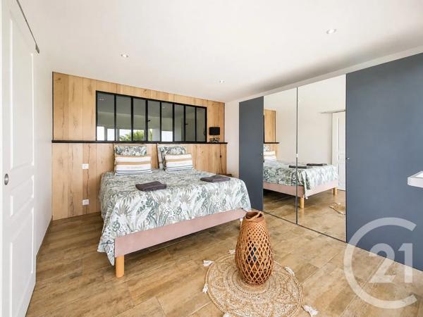 Maison à vendre  7 pièces - 161,40 m 2   FREJUS  - 83