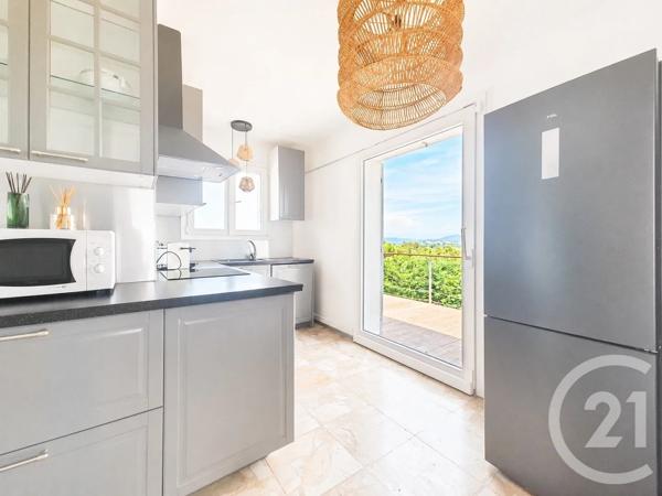 Maison à vendre  7 pièces - 161,40 m 2   FREJUS  - 83