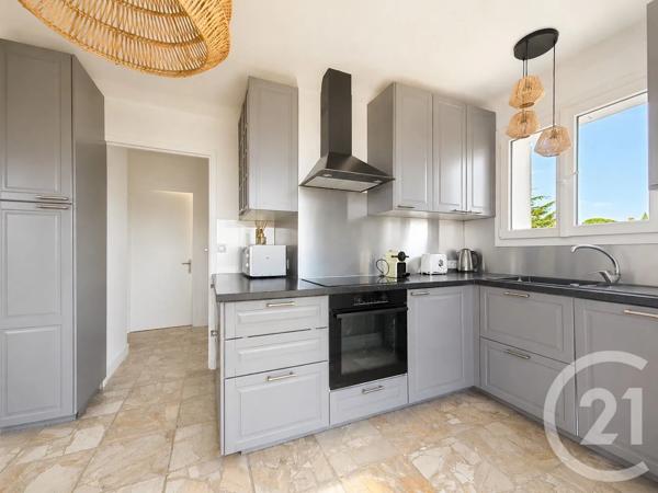 Maison à vendre  7 pièces - 161,40 m 2   FREJUS  - 83