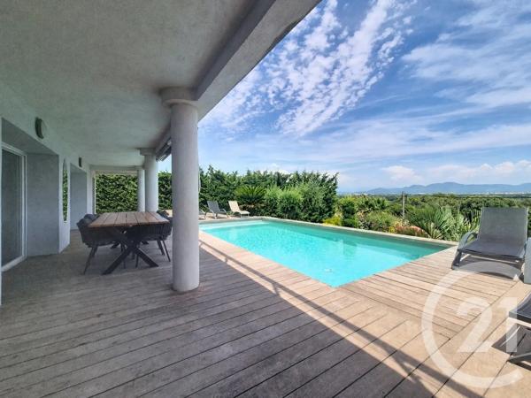 Maison à vendre  7 pièces - 161,40 m 2   FREJUS  - 83