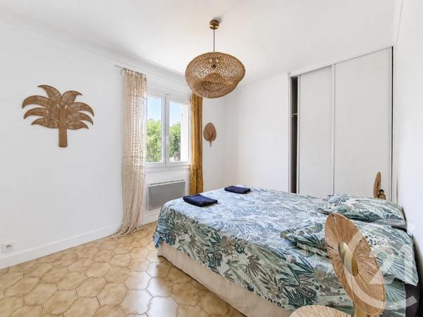 Maison à vendre  7 pièces - 161,40 m 2   FREJUS  - 83