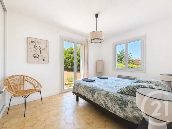 Maison à vendre  7 pièces - 161,40 m 2   FREJUS  - 83