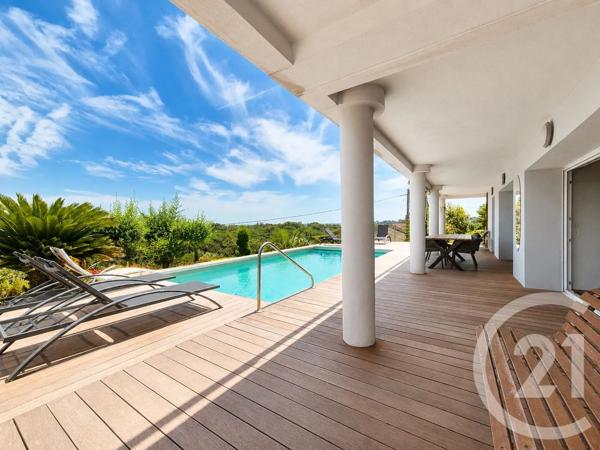Maison à vendre  7 pièces - 161,40 m 2   FREJUS  - 83