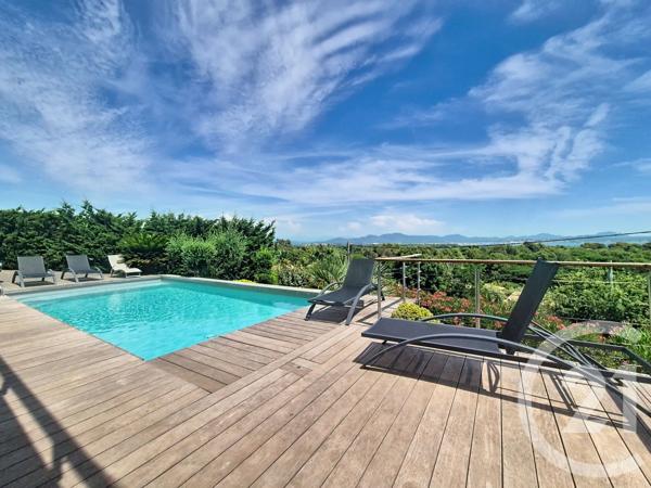 Maison à vendre  7 pièces - 161,40 m 2   FREJUS  - 83