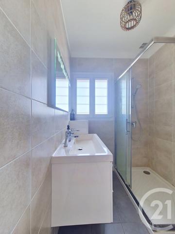 Maison à vendre  7 pièces - 161,40 m 2   FREJUS  - 83