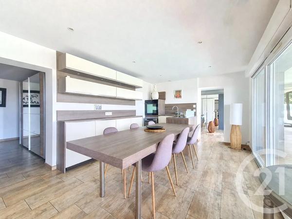 Maison à vendre  7 pièces - 161,40 m 2   FREJUS  - 83