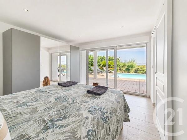 Maison à vendre  7 pièces - 161,40 m 2   FREJUS  - 83
