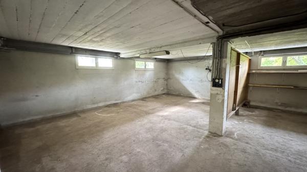 Saint-Just-Saint-Rambert (42170) immeuble de 191m2 composé de 2 appartements avec terrasses et jardin