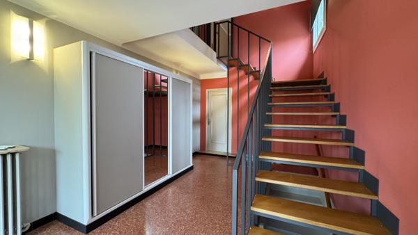 Saint-Just-Saint-Rambert (42170) immeuble de 191m2 composé de 2 appartements avec terrasses et jardin