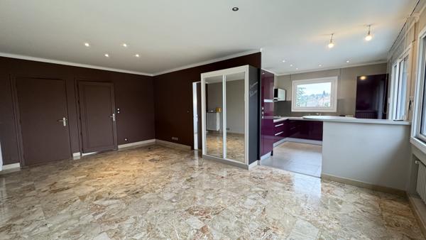 Saint-Just-Saint-Rambert (42170) immeuble de 191m2 composé de 2 appartements avec terrasses et jardin