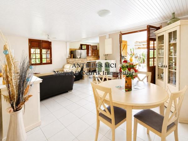 Villa créole rare calme avec rendement immédiat