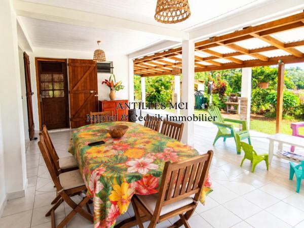 Villa créole rare calme avec rendement immédiat