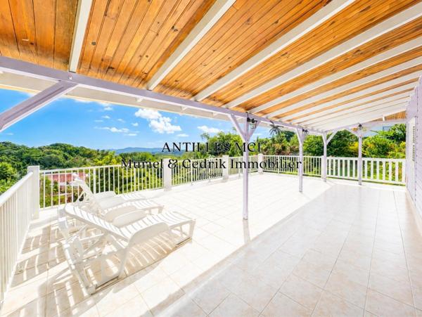 Villa créole rare calme avec rendement immédiat