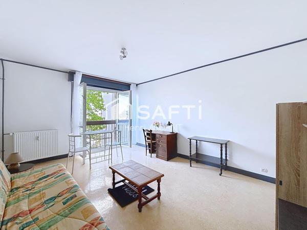 Studio bien situé avec parking !