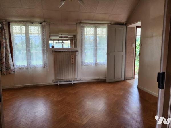 LA FLECHE, maison à rafraichir sur 2.500 m²