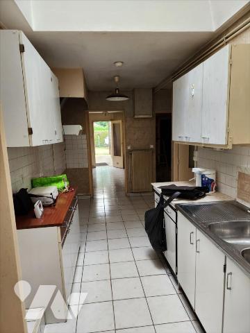 LA FLECHE, maison à rafraichir sur 2.500 m²