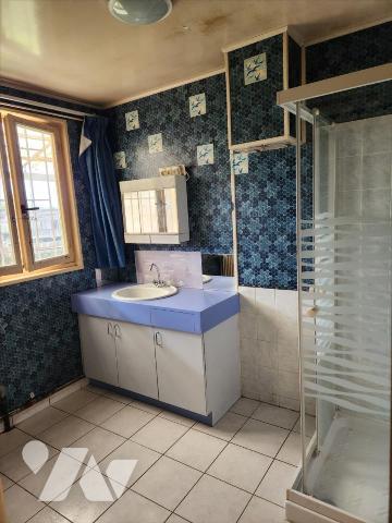 LA FLECHE, maison à rafraichir sur 2.500 m²