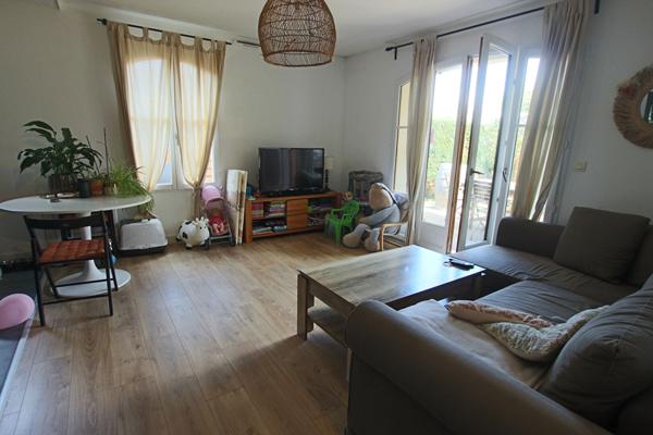 À VENDRE ? T3 AVEC TERRASSE ET JARDIN EN PLEIN CENTRE DE MIOS