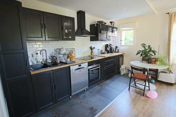 À VENDRE ? T3 AVEC TERRASSE ET JARDIN EN PLEIN CENTRE DE MIOS