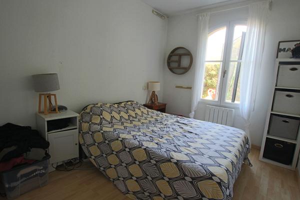 À VENDRE ? T3 AVEC TERRASSE ET JARDIN EN PLEIN CENTRE DE MIOS