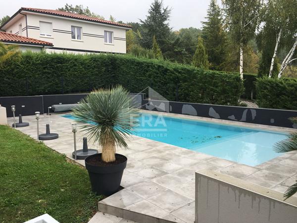 A vendre, Superbe VILLA type 5 aux portes de Périgueux avec piscine, pool house, spa et garage