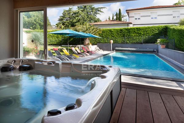 A vendre, Superbe VILLA type 5 aux portes de Périgueux avec piscine, pool house, spa et garage