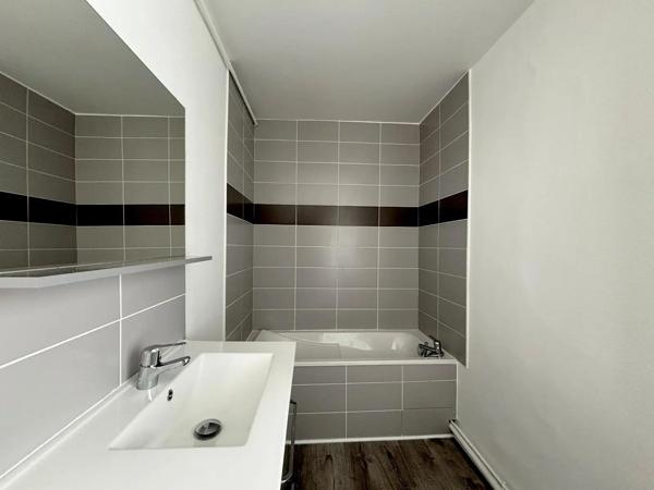 Appartement à louer 1 pièce 47.68m² Seloncourt (25230)