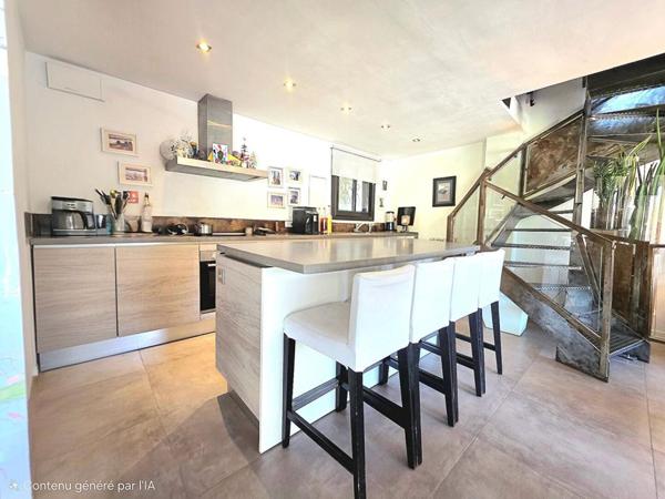 Maison type californien a Sanary Sur Mer 5 pièce(s) 100 m2 PISCINE ,GARAGE